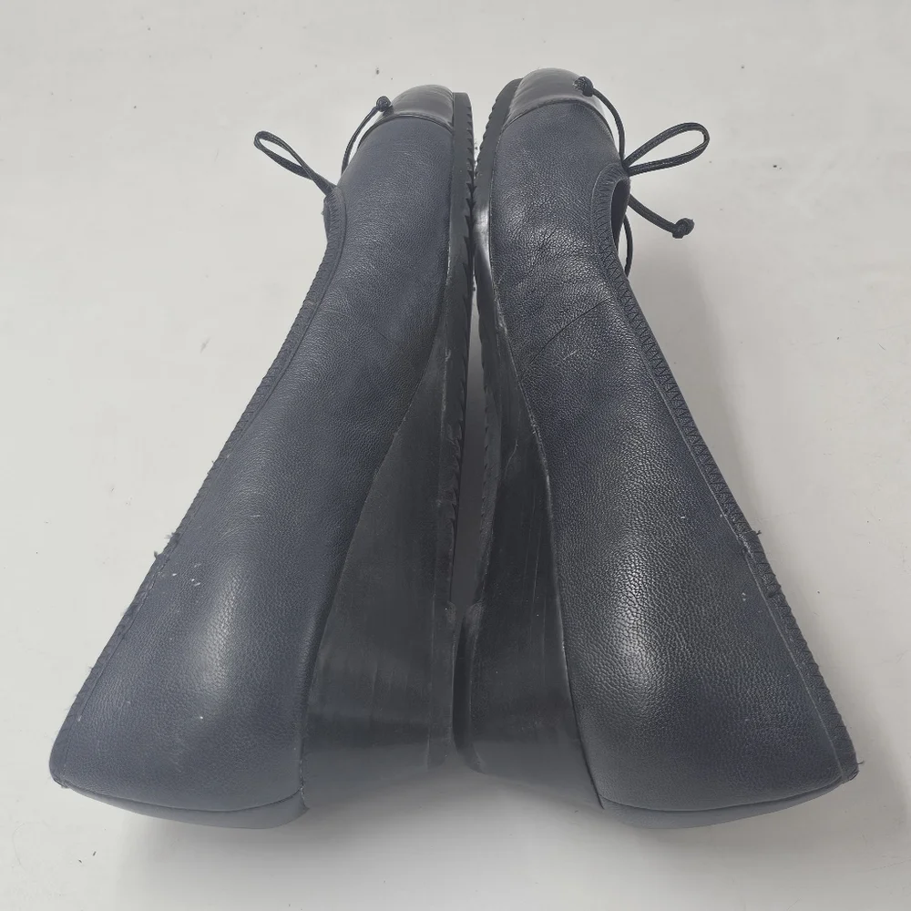 Trotters Lilly Navy Leather Cap Toe Wedge Heel Pumps Bow Womens 11W Size Comfort